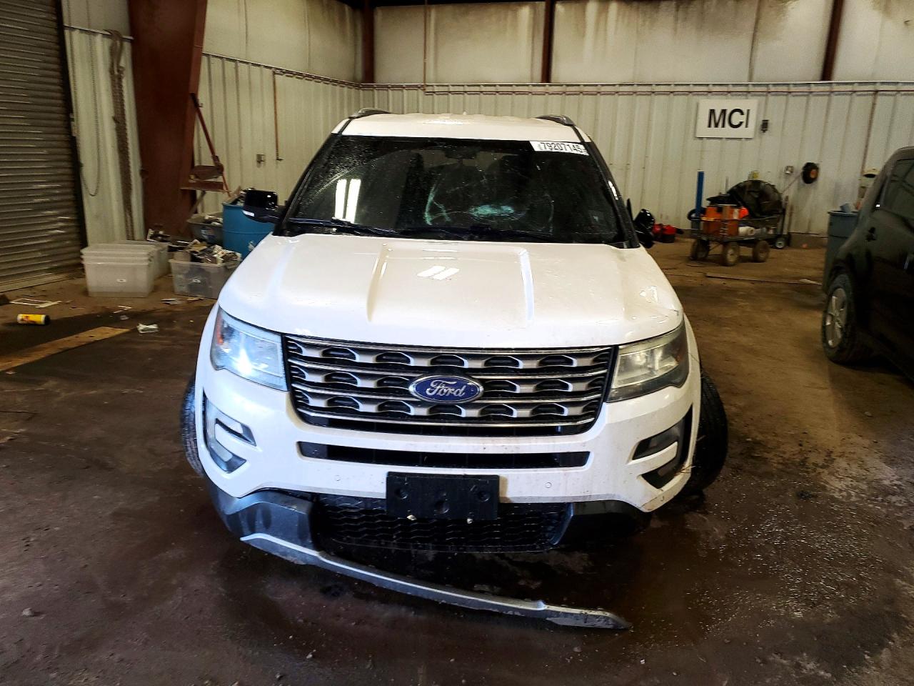 2017 FORD EXPLORER XLT photo 5