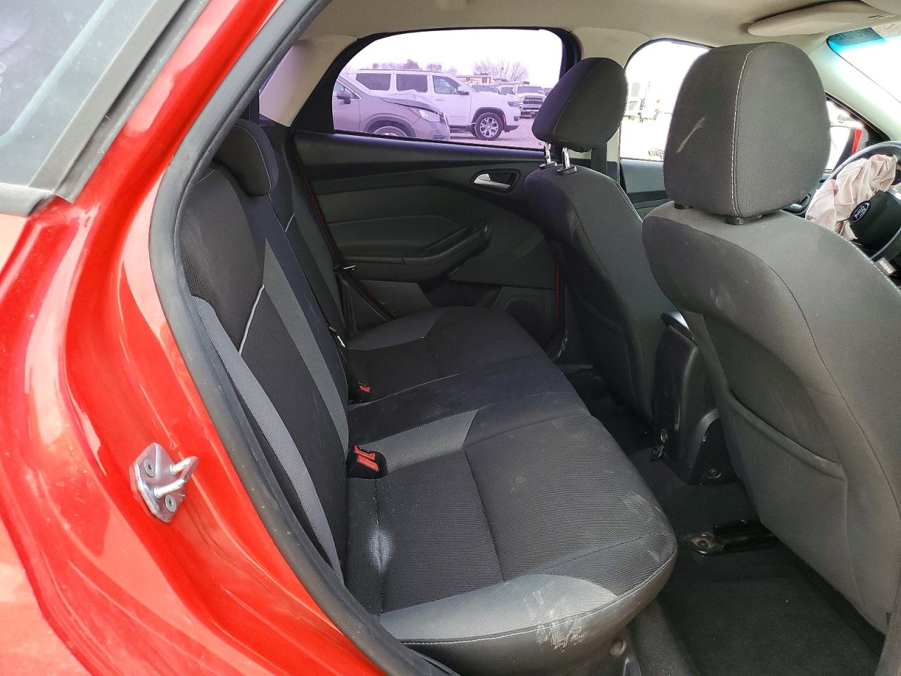 2014 FORD FOCUS SE photo 19