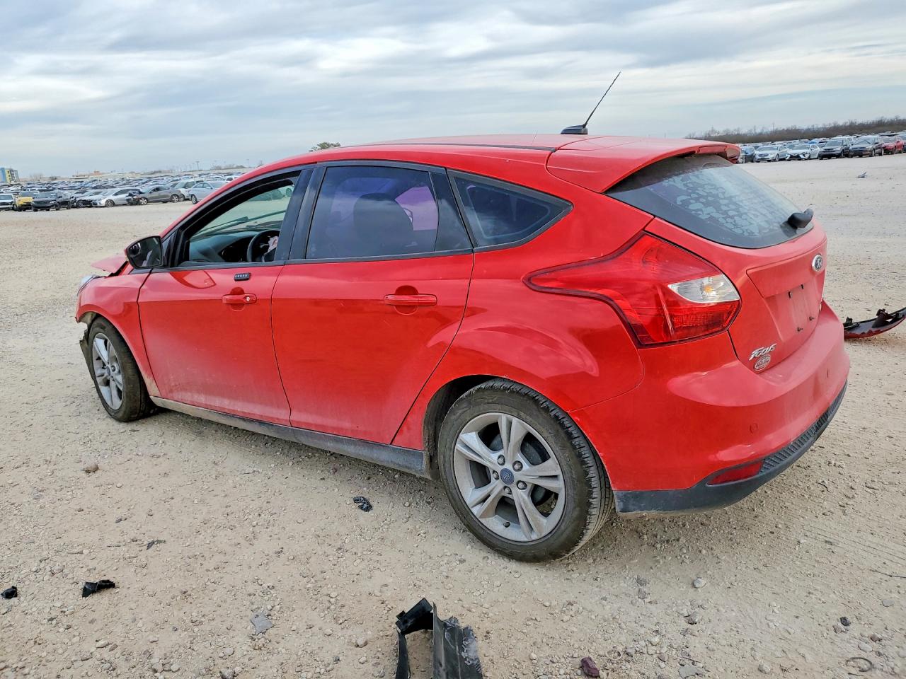 2014 FORD FOCUS SE photo 3