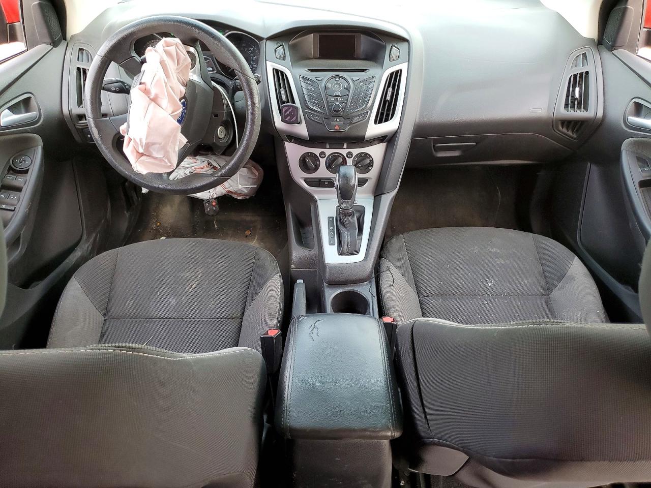 2014 FORD FOCUS SE photo 15