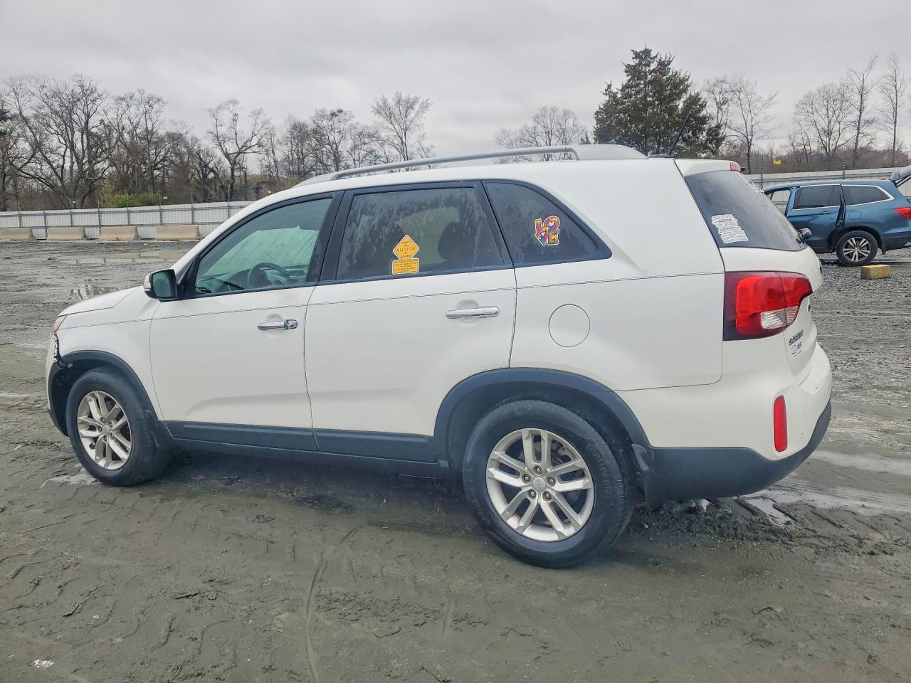 2015 KIA SORENTO LX photo 2