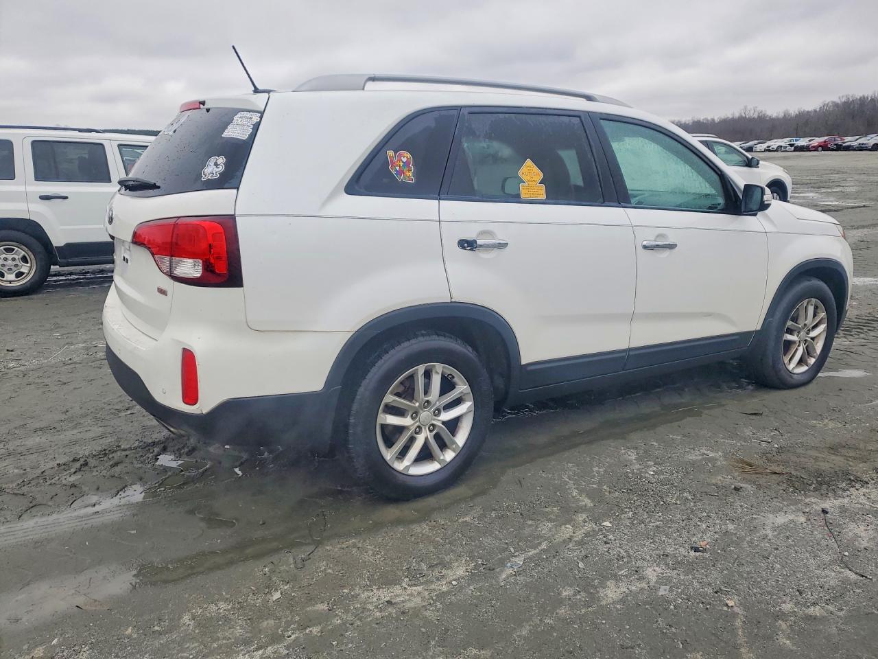 2015 KIA SORENTO LX photo 3