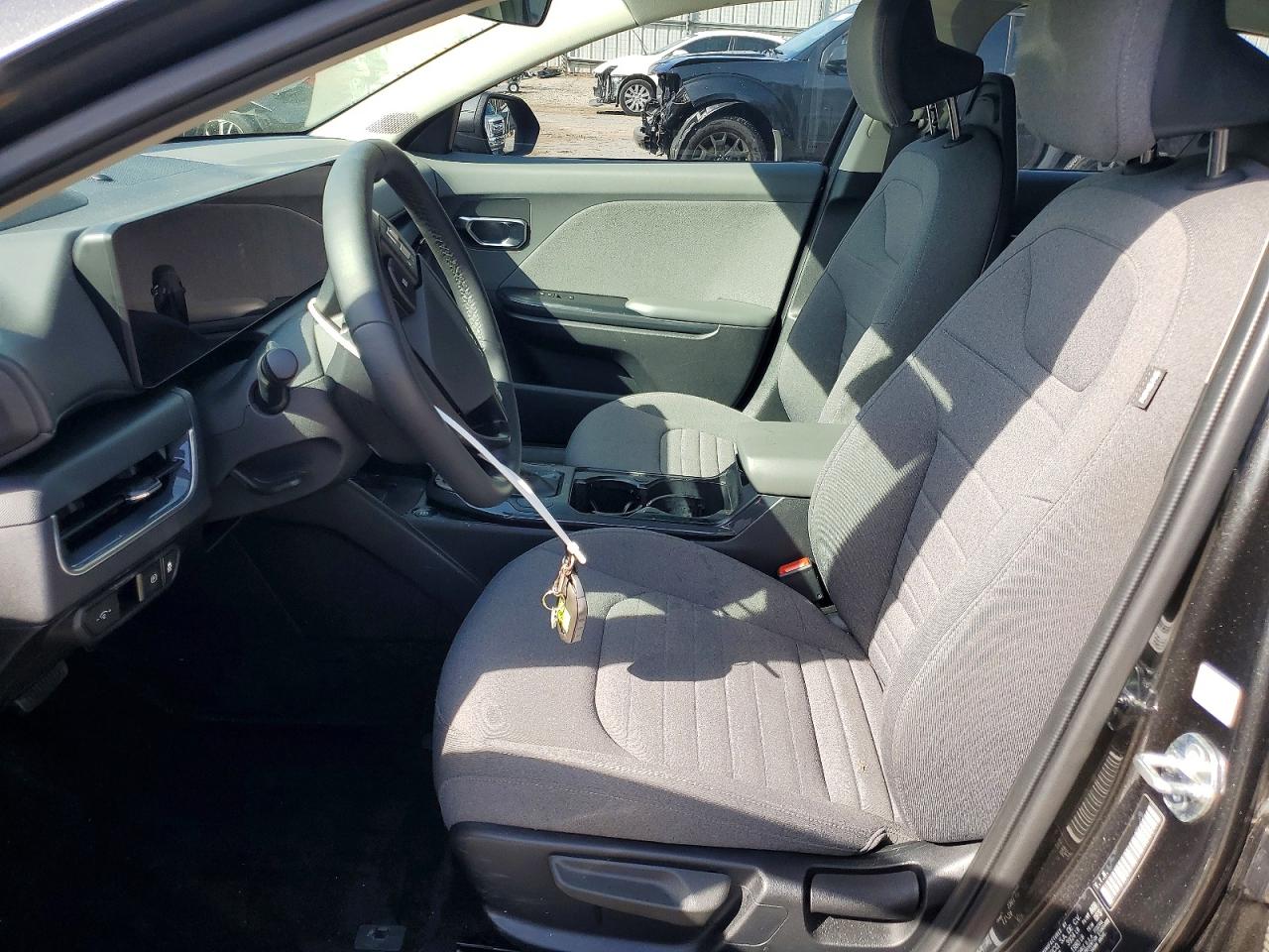 2025 KIA K4 EX photo 13