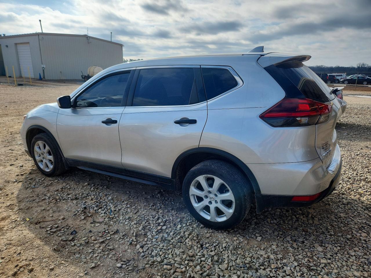 2018 NISSAN ROGUE S photo 2