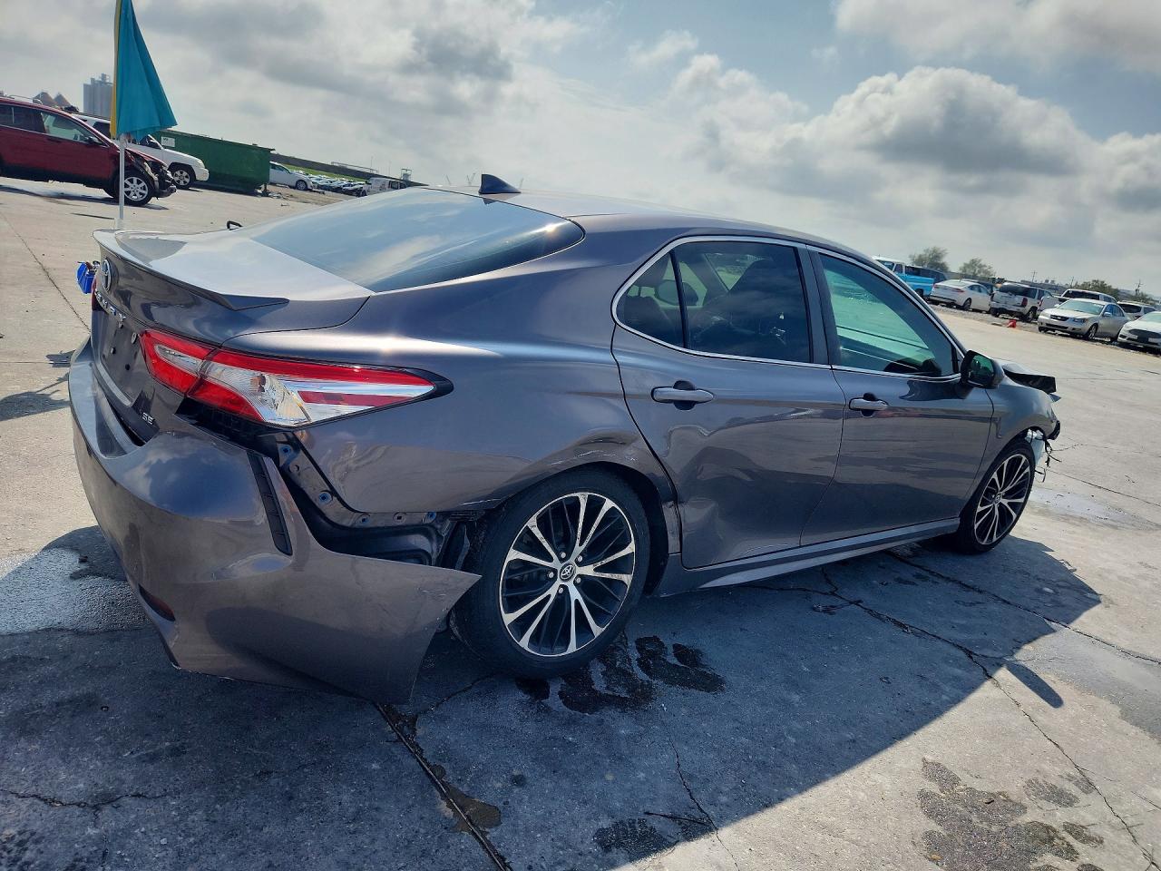 2020 TOYOTA CAMRY photo 3