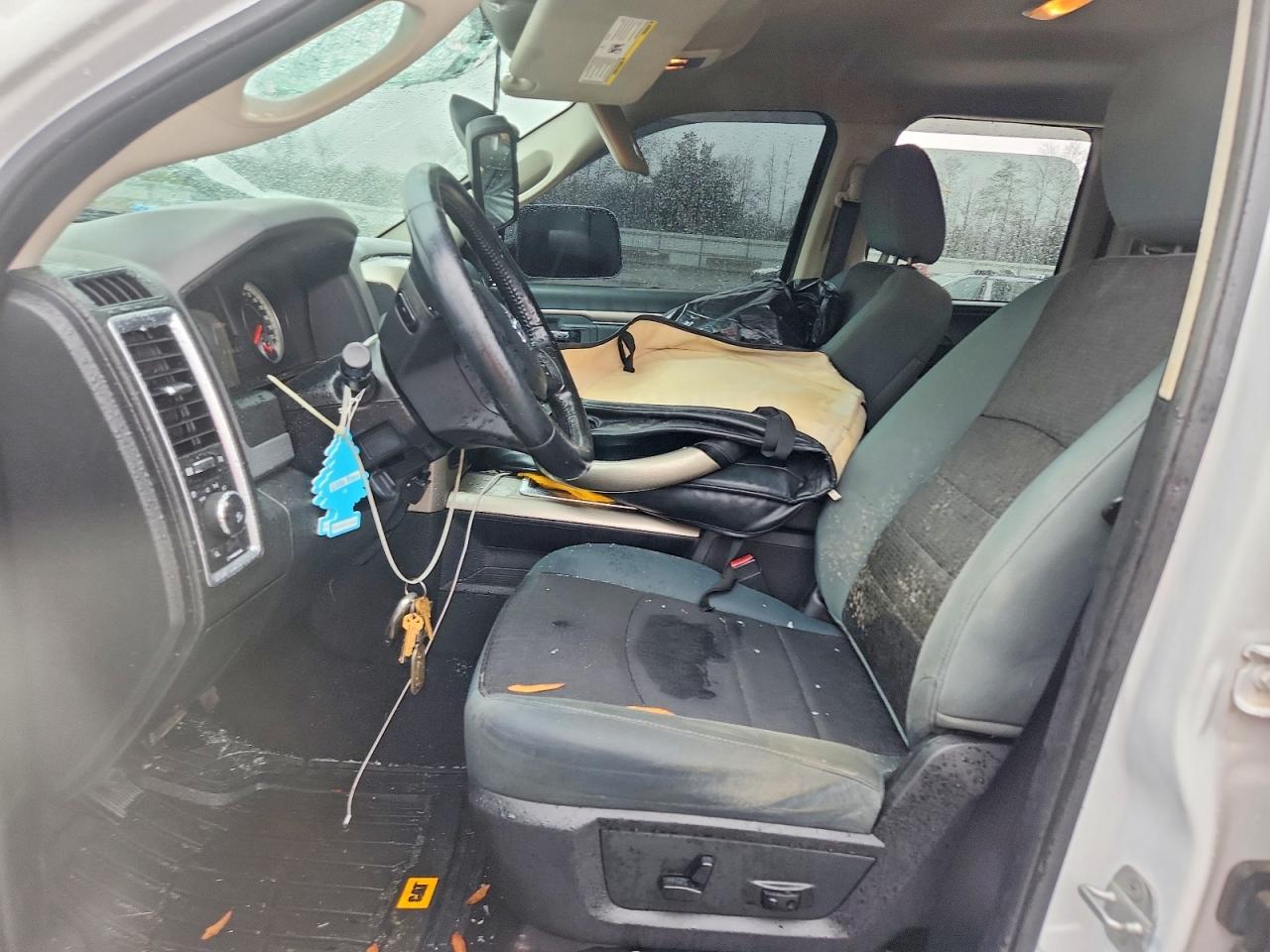2014 RAM 1500 SLT photo 13