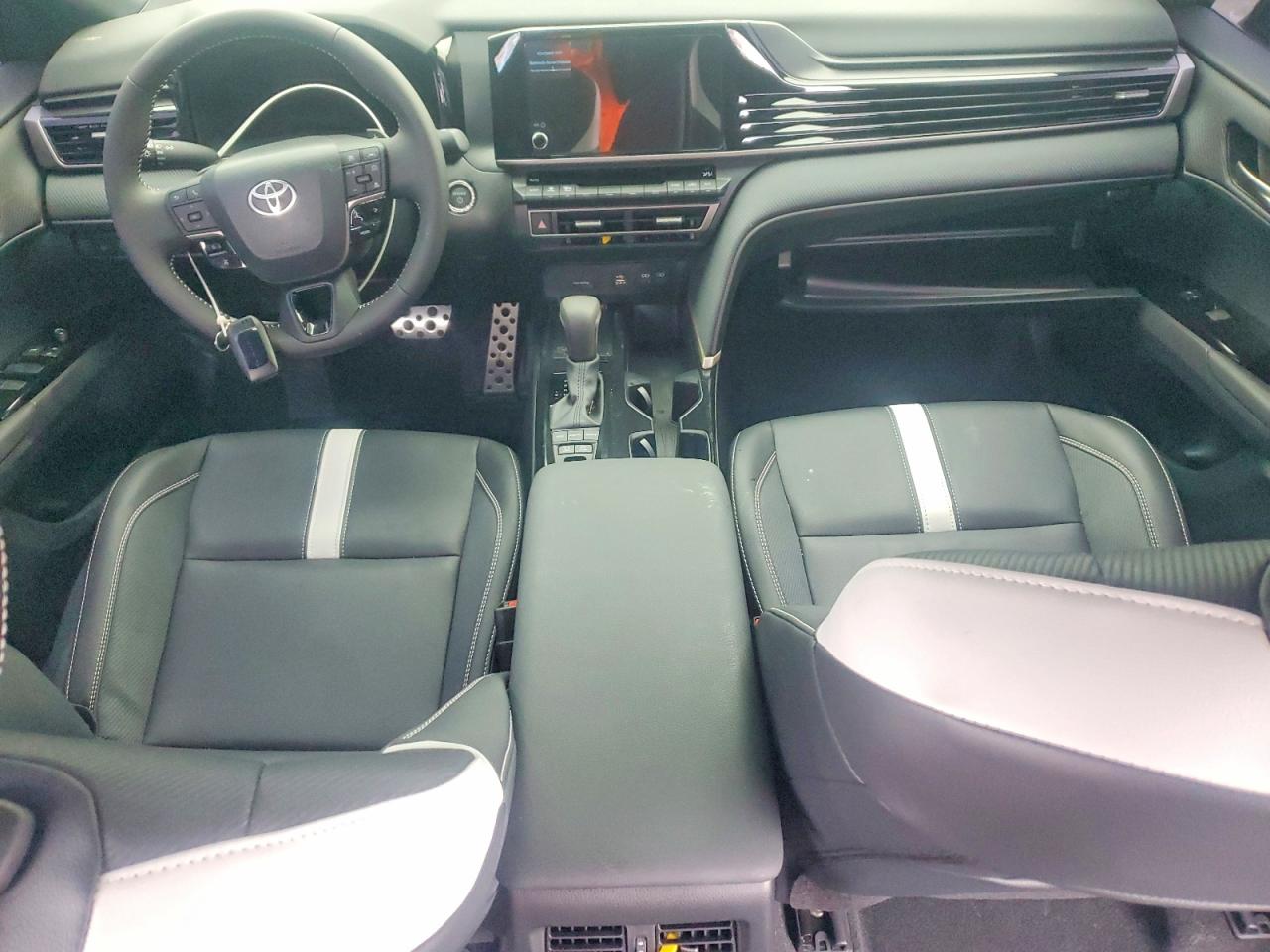 2025 TOYOTA CAMRY SE photo 15