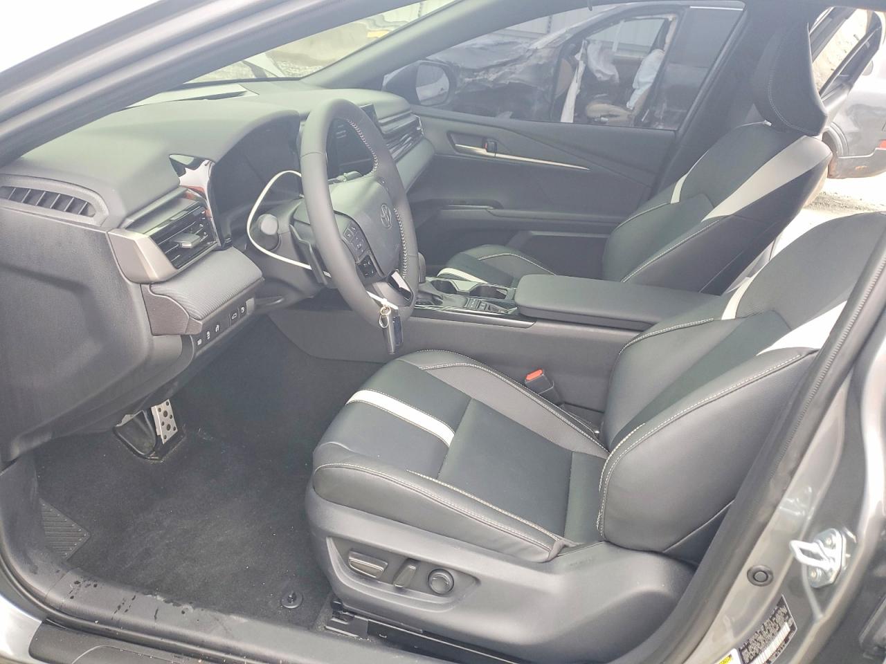 2025 TOYOTA CAMRY SE photo 13