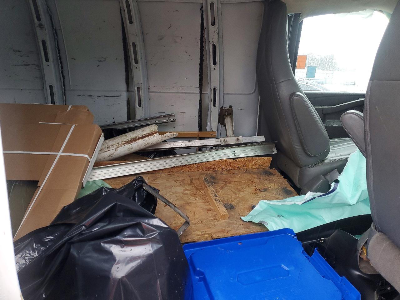 2018 GMC SAVANA G2500 photo 21