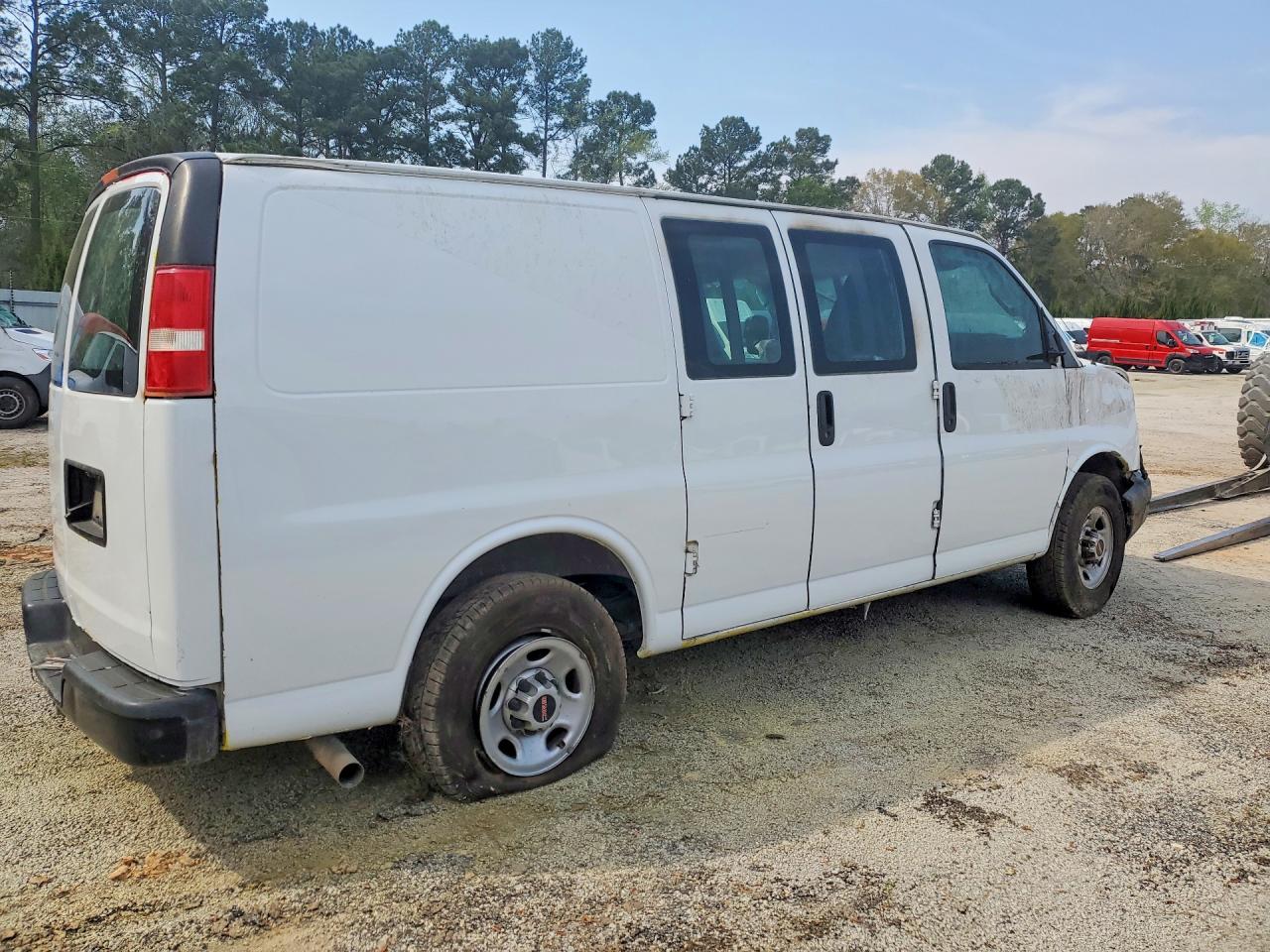 2018 GMC SAVANA G2500 photo 5