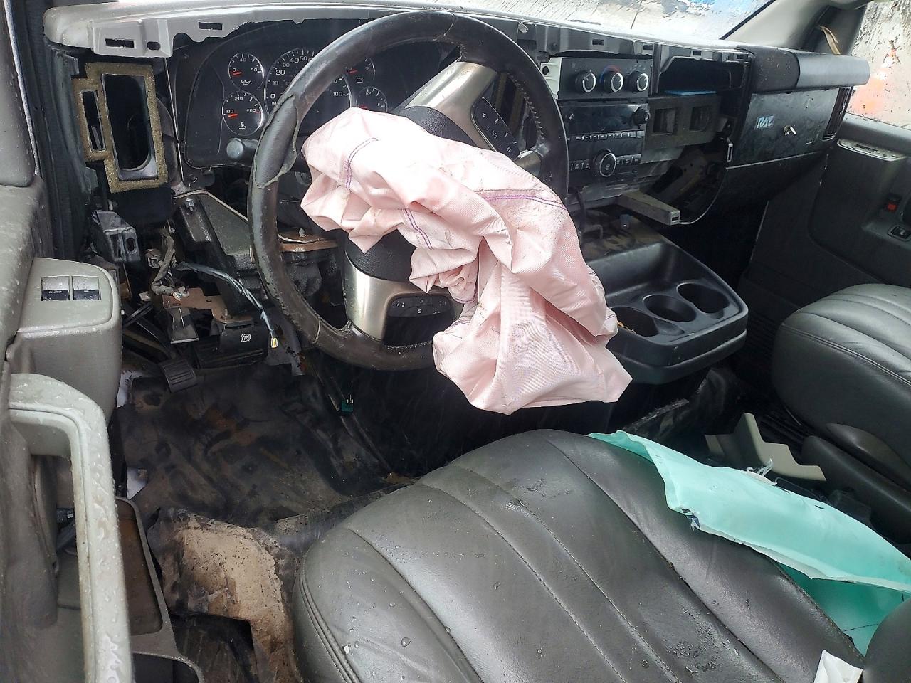 2018 GMC SAVANA G2500 photo 15