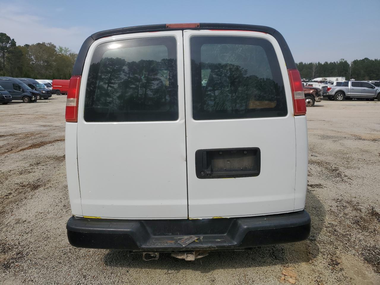 2018 GMC SAVANA G2500 photo 11