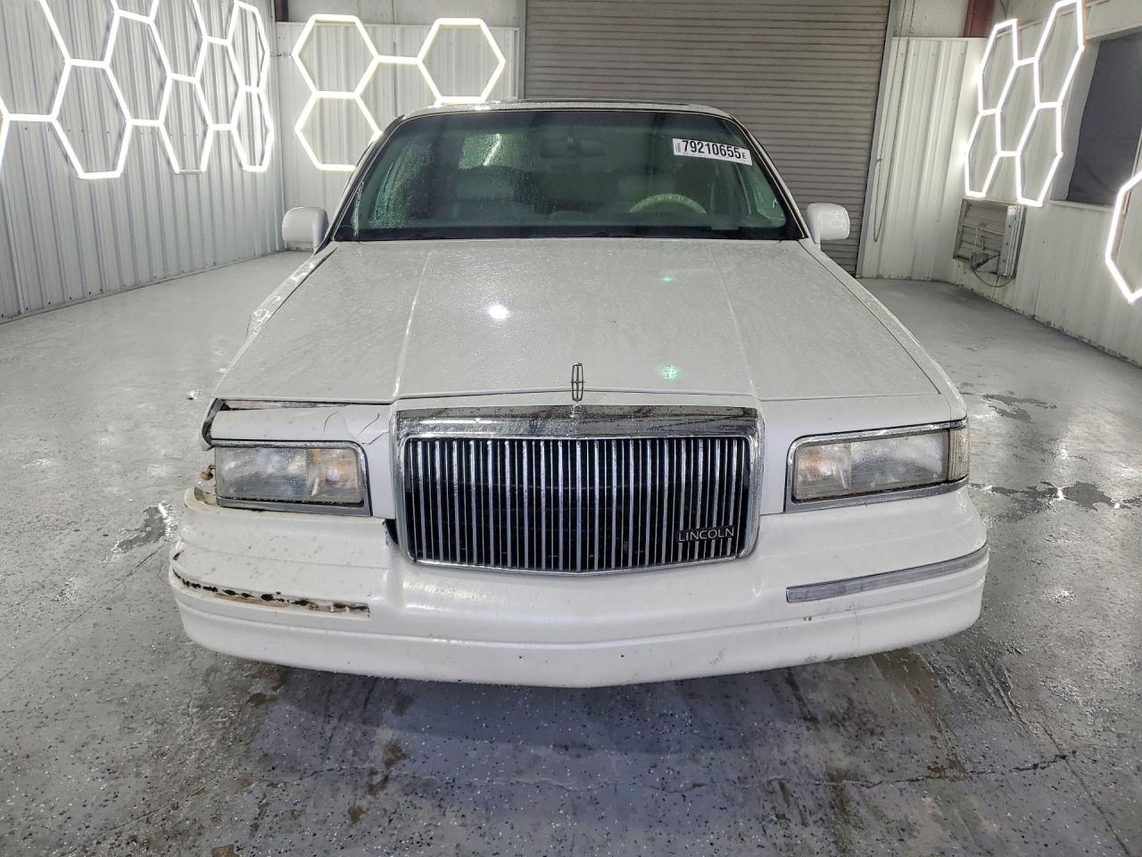 1997 LINCOLN TOWN CAR SIGNATURE photo 5