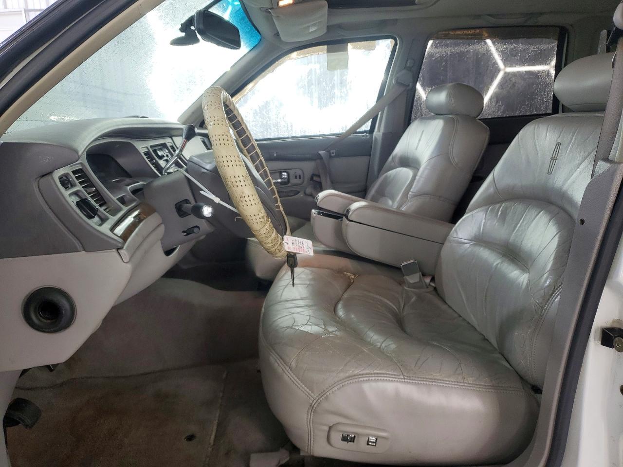 1997 LINCOLN TOWN CAR SIGNATURE photo 7