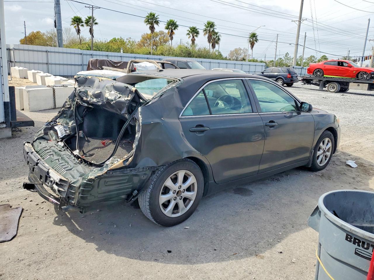 2011 TOYOTA CAMRY LE photo 7