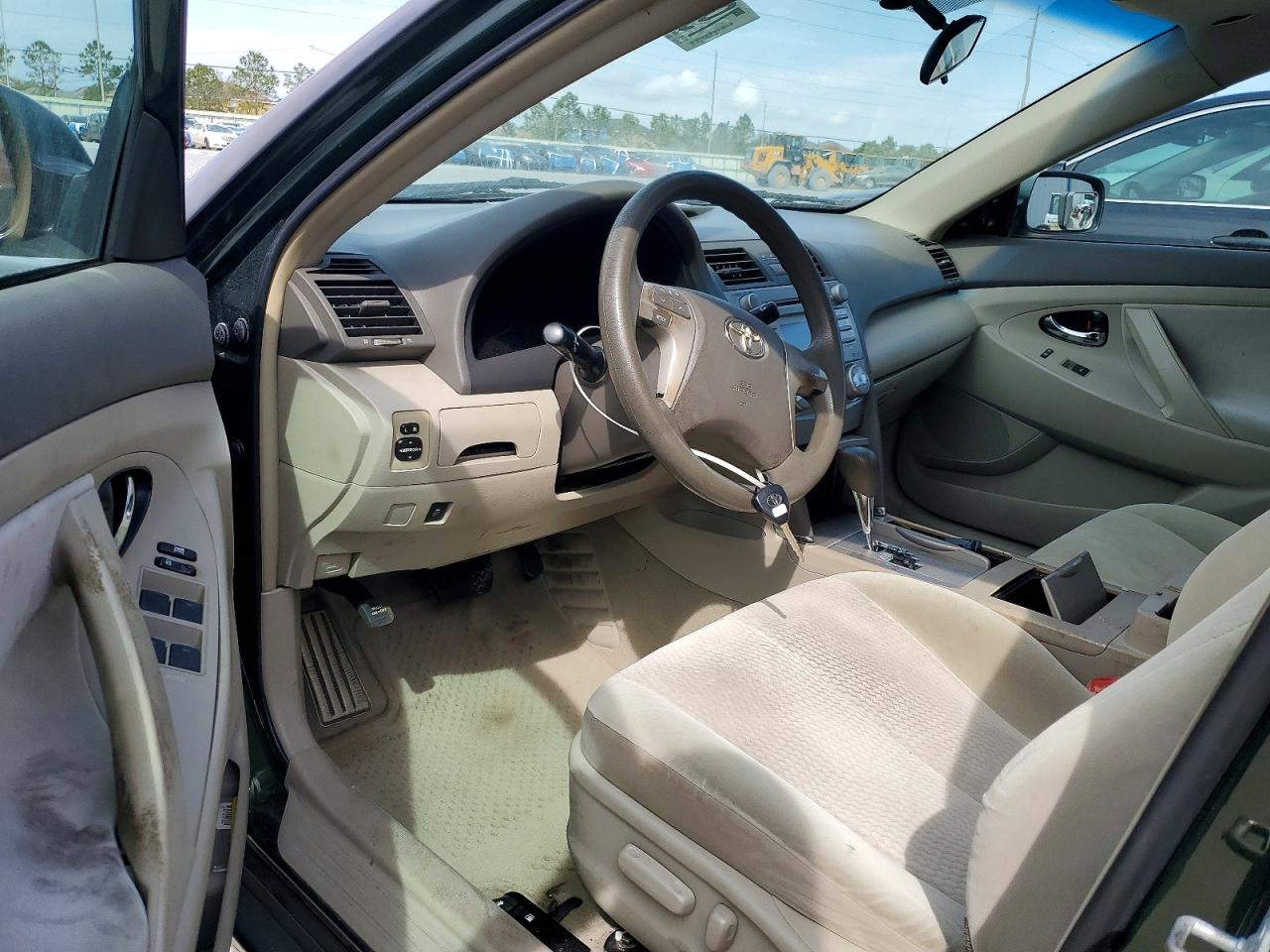 2011 TOYOTA CAMRY LE photo 22