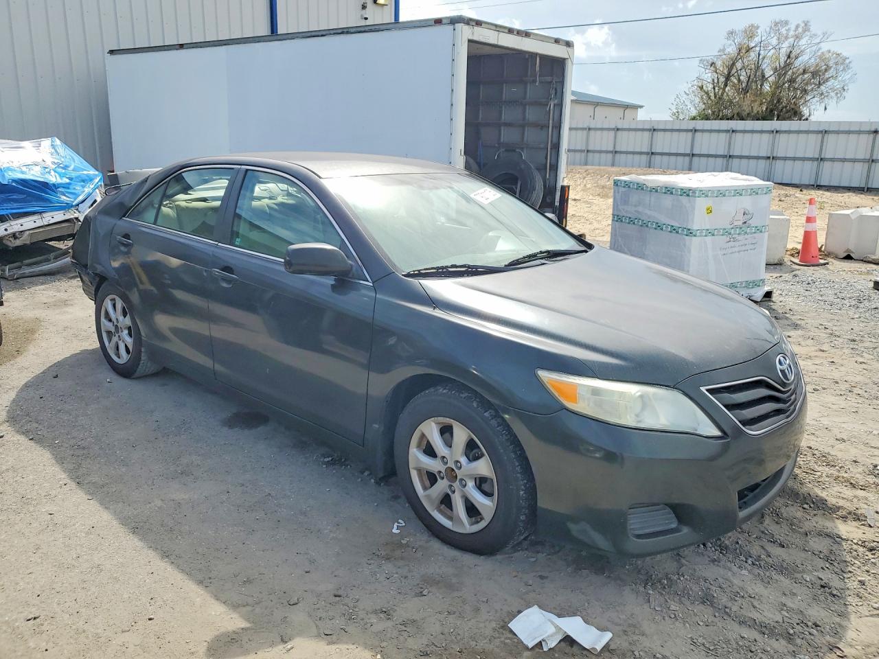 2011 TOYOTA CAMRY LE photo 10