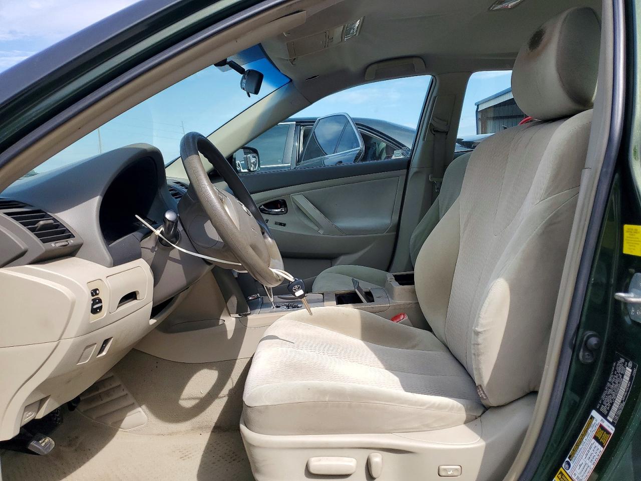 2011 TOYOTA CAMRY LE photo 19