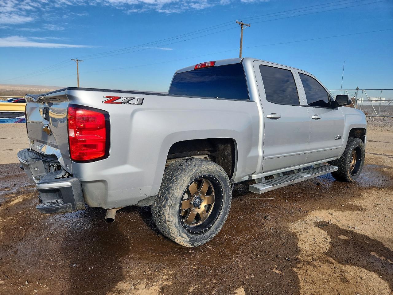 2018 CHEVROLET SILVERADO K1500 LT photo 2