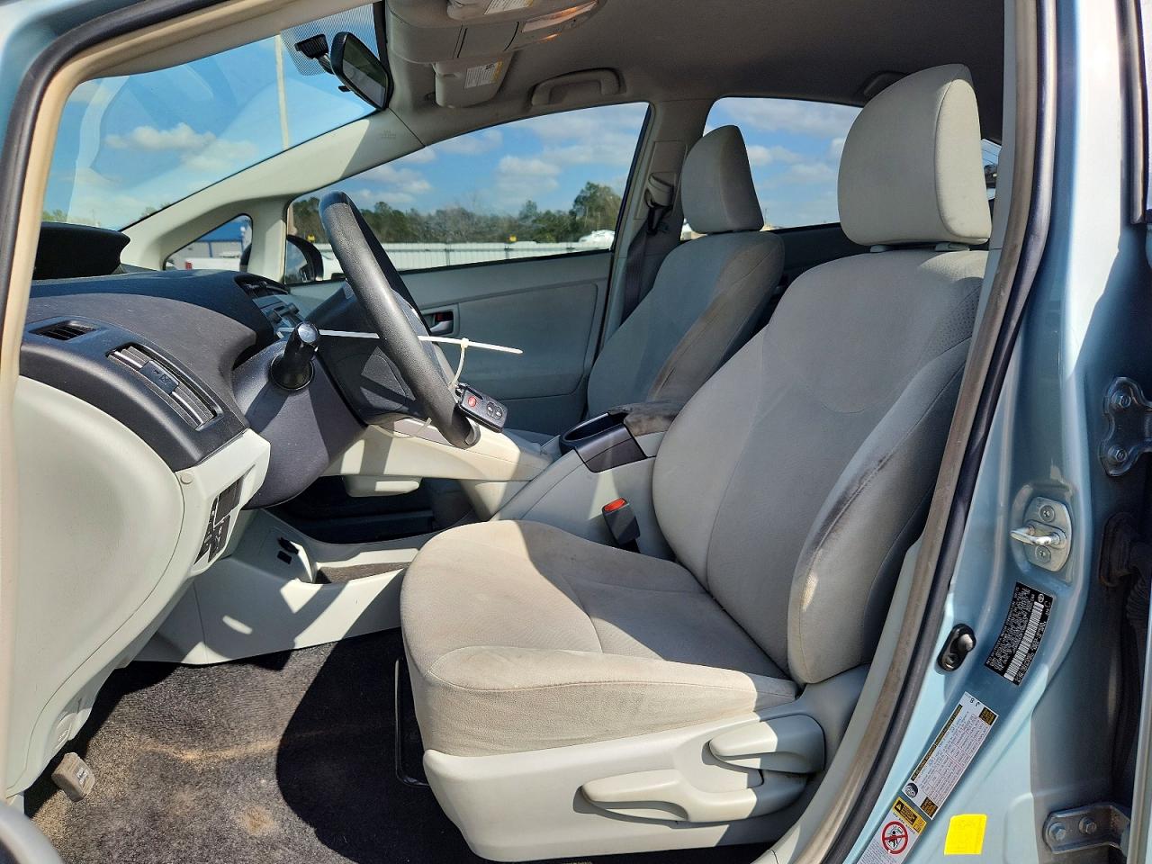 2015 TOYOTA PRIUS THREE photo 7