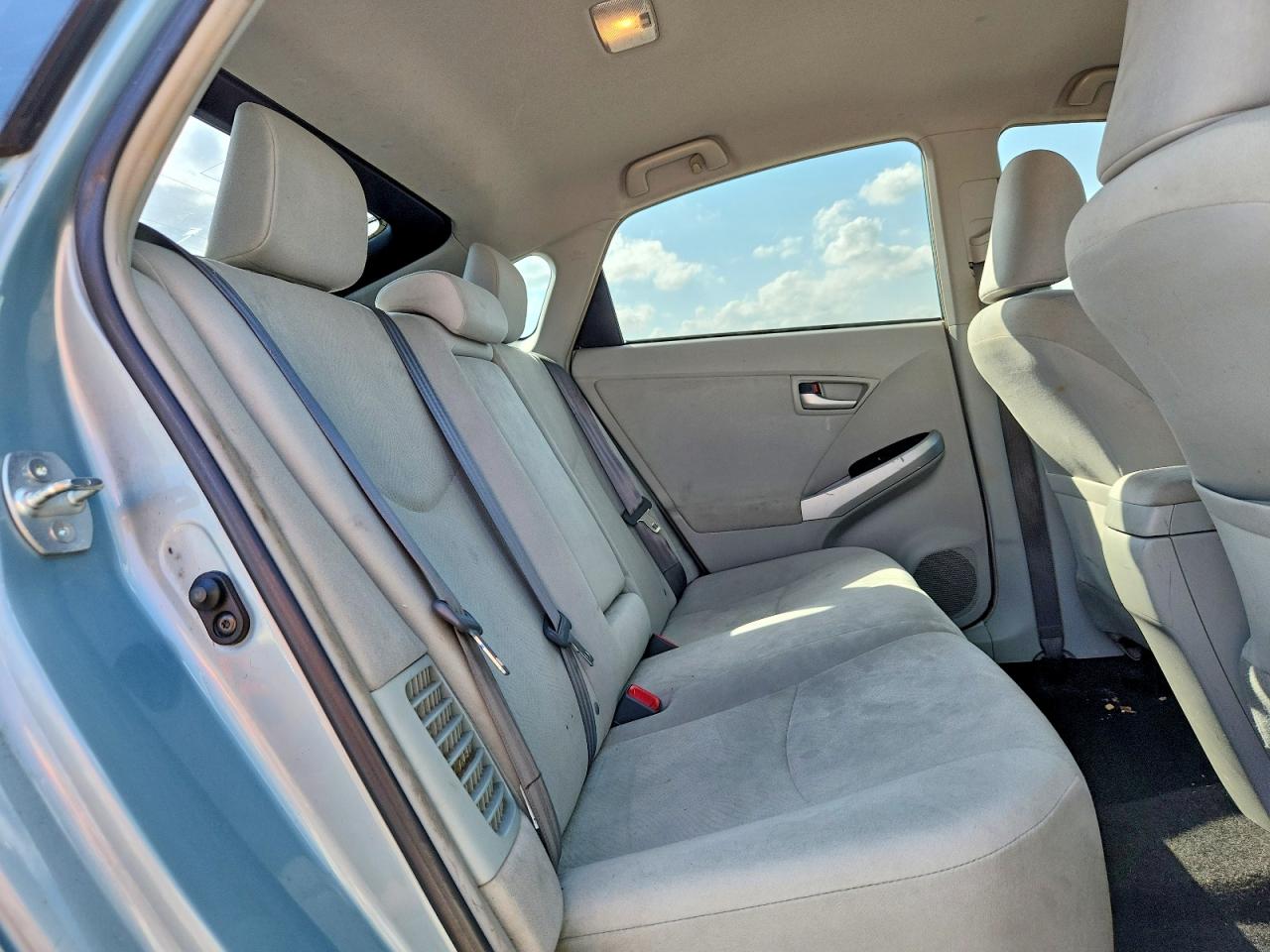 2015 TOYOTA PRIUS THREE photo 10
