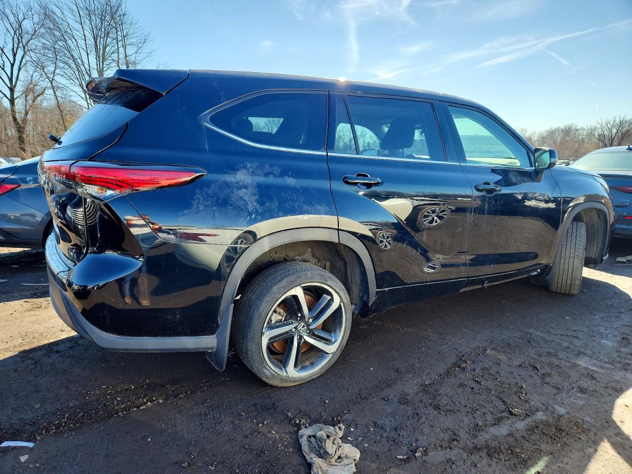2022 TOYOTA HIGHLANDER LE photo 6