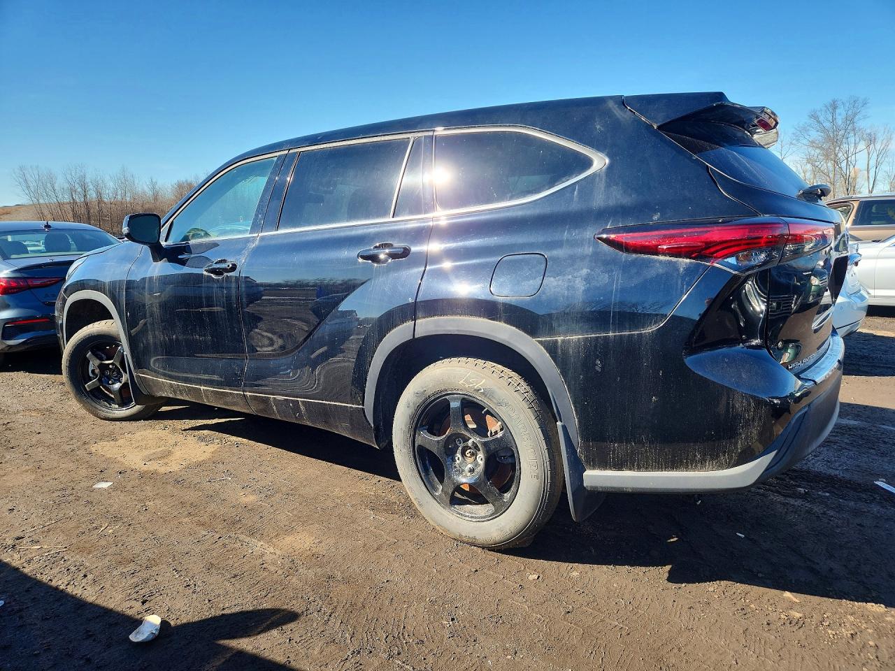 2022 TOYOTA HIGHLANDER LE photo 4