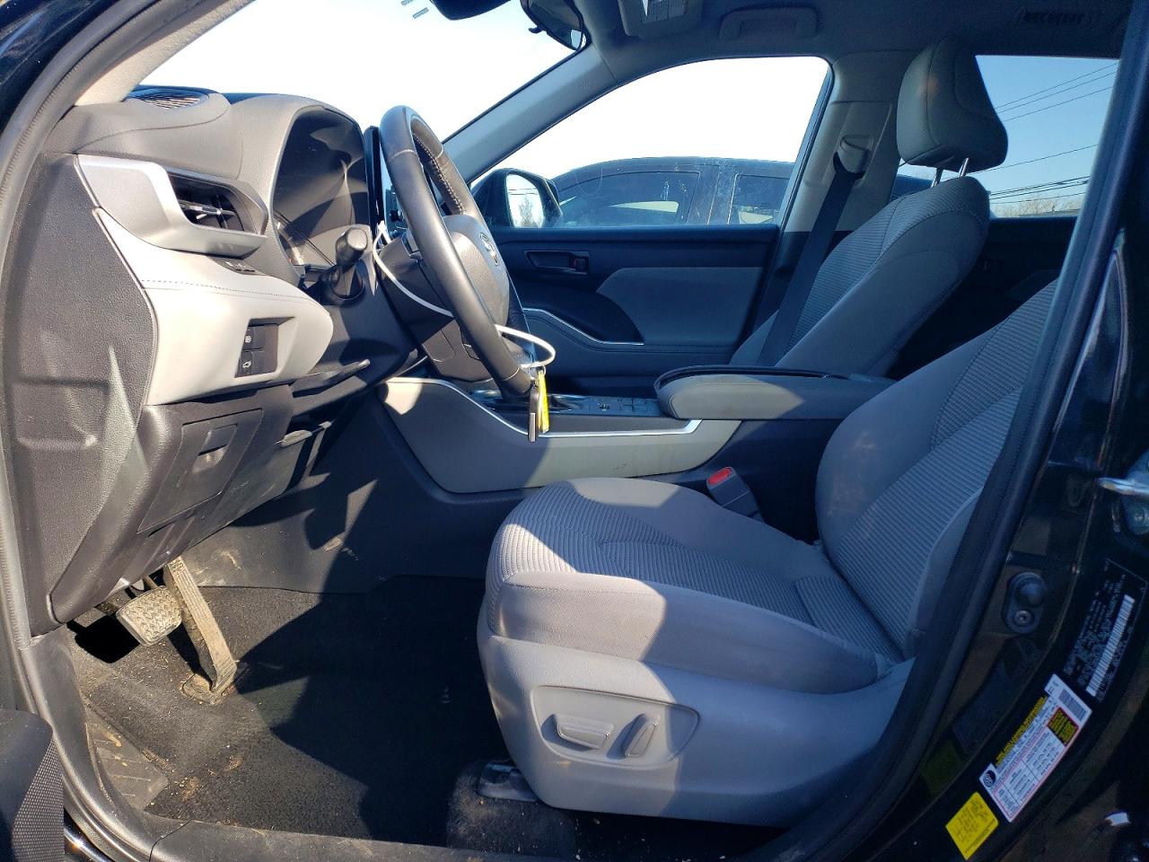 2022 TOYOTA HIGHLANDER LE photo 17