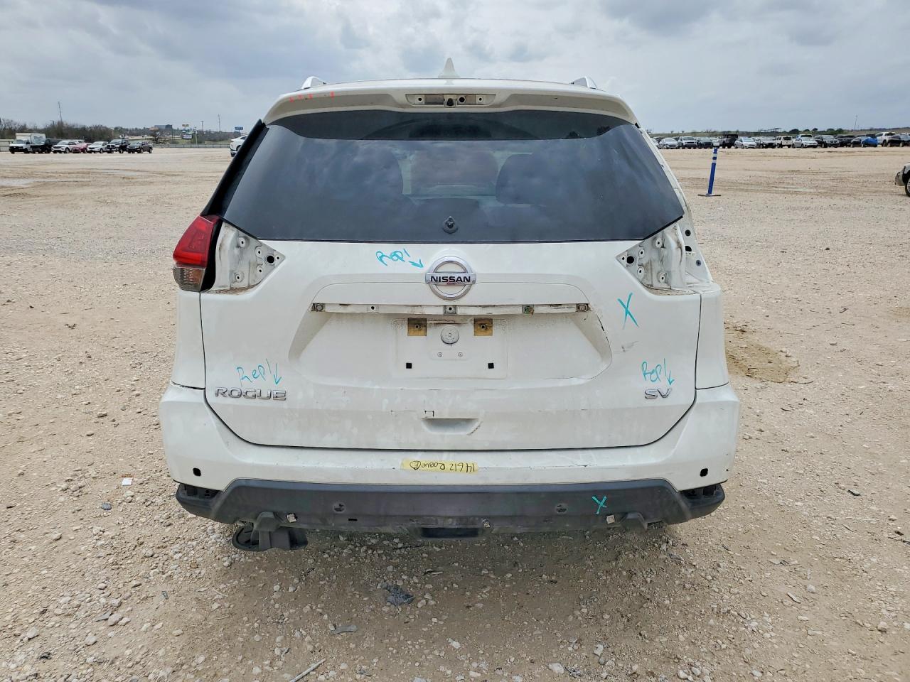 2019 NISSAN ROGUE SV photo 11