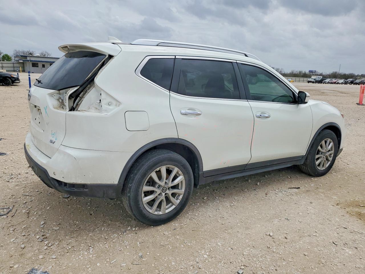 2019 NISSAN ROGUE SV photo 5