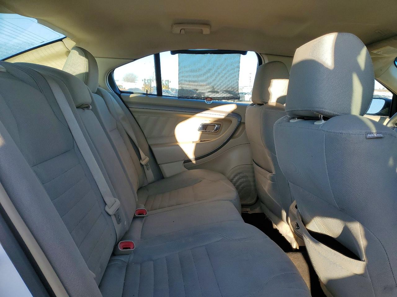 2015 FORD TAURUS SE photo 28