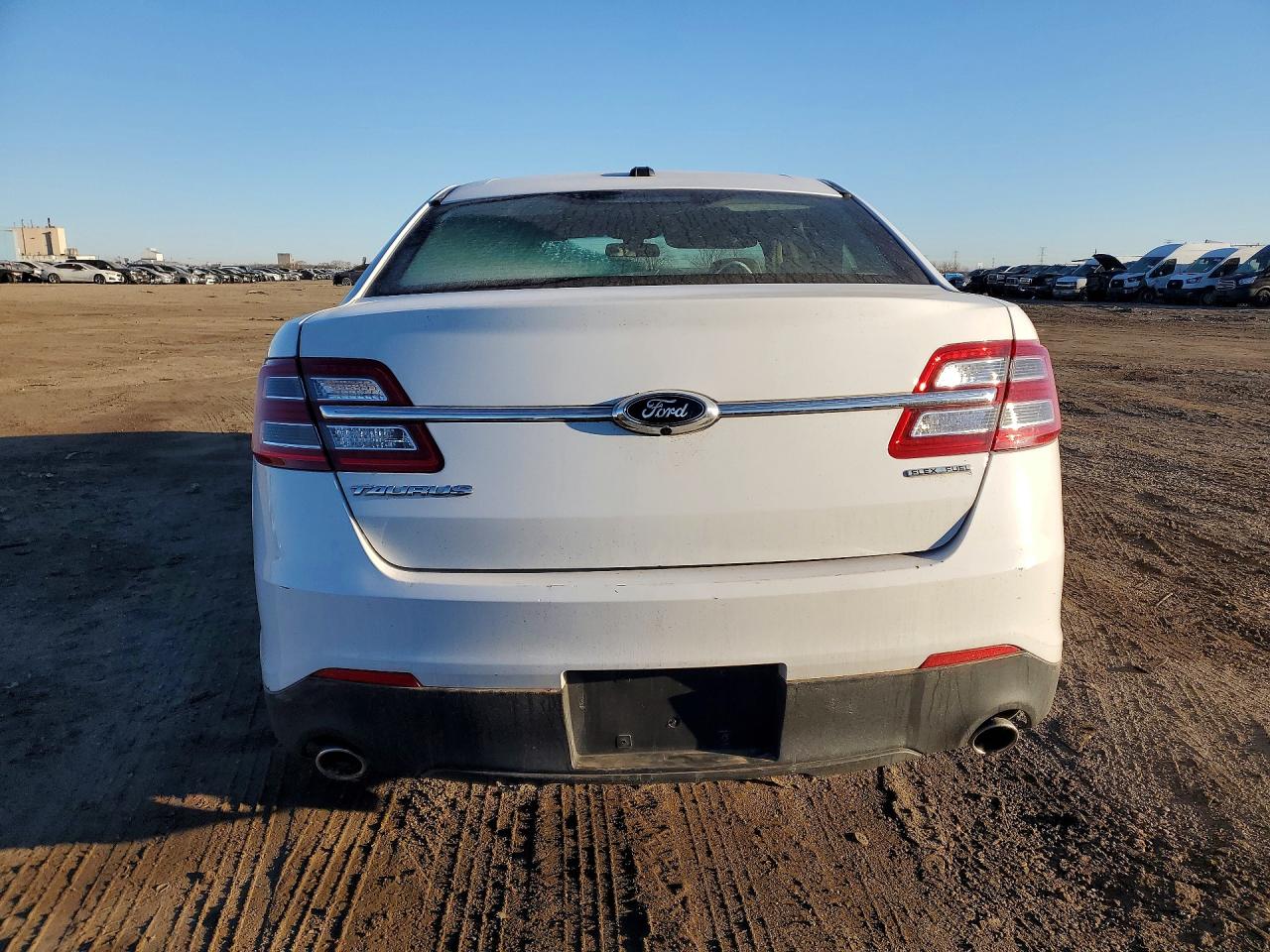 2015 FORD TAURUS SE photo 16