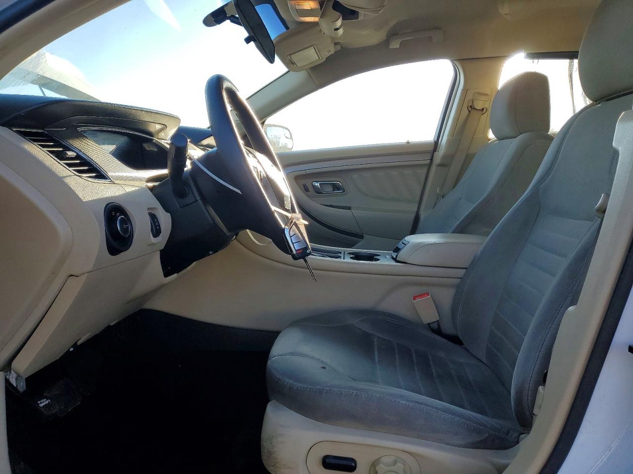 2015 FORD TAURUS SE photo 19