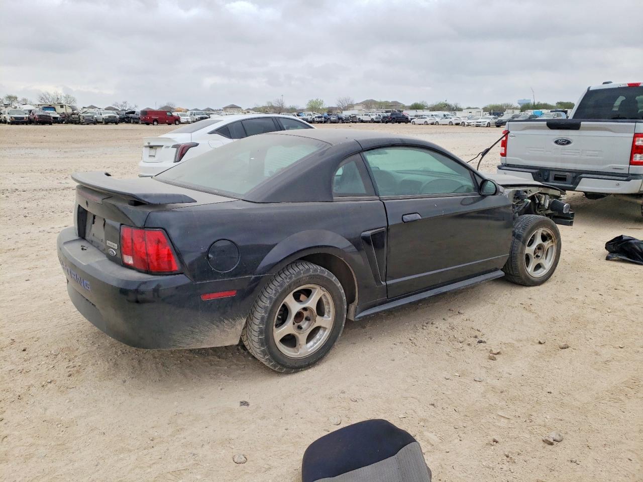 2004 FORD MUSTANG photo 3