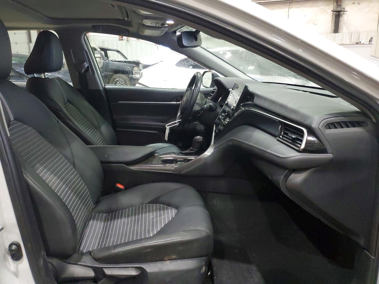 2022 TOYOTA CAMRY SE photo 7