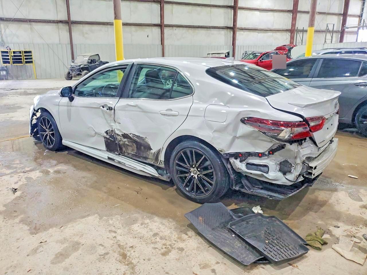 2022 TOYOTA CAMRY SE photo 2