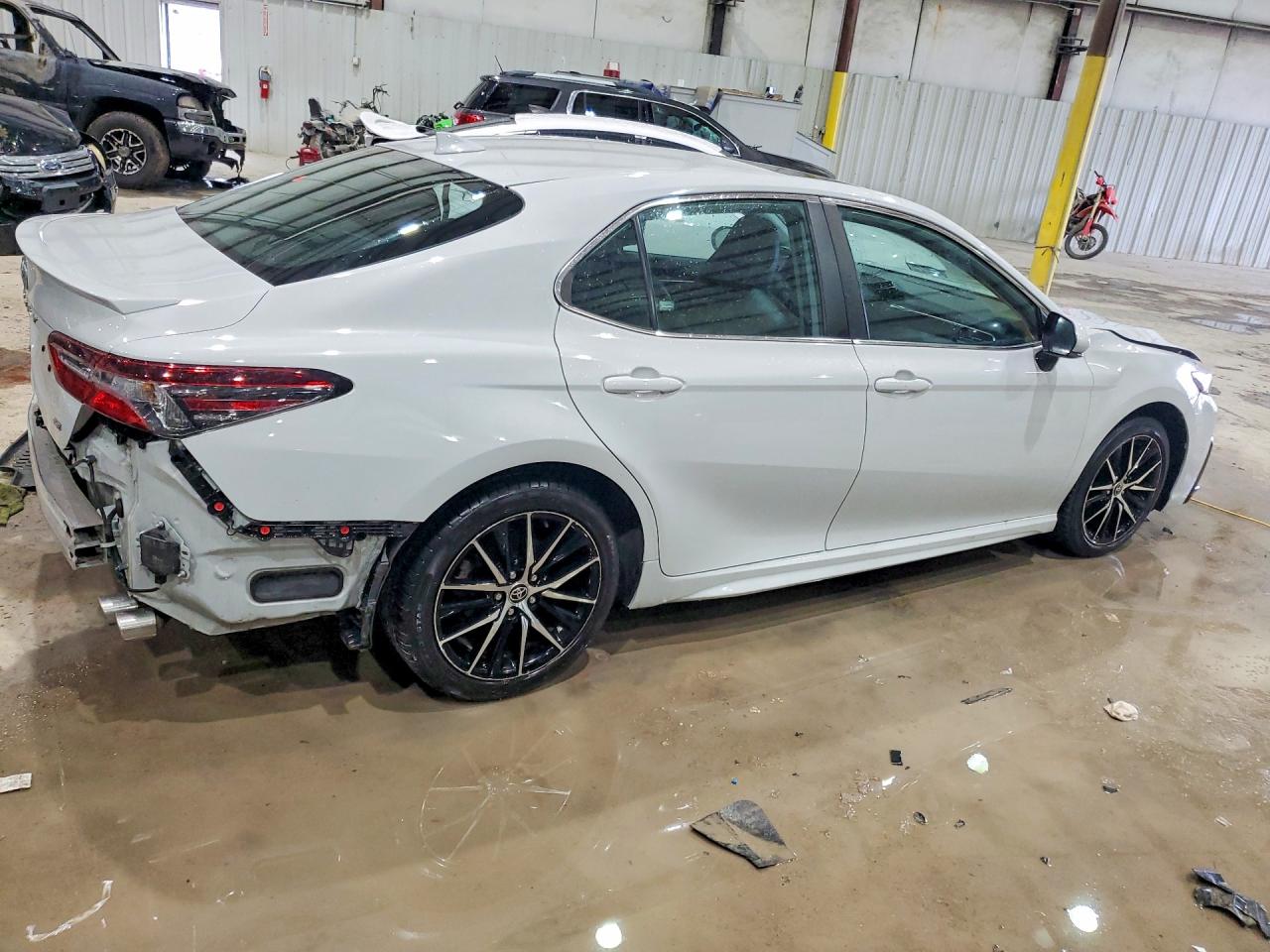 2022 TOYOTA CAMRY SE photo 3