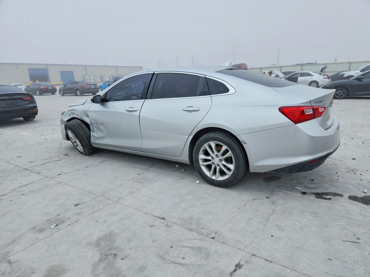 2017 CHEVROLET MALIBU LT photo 2