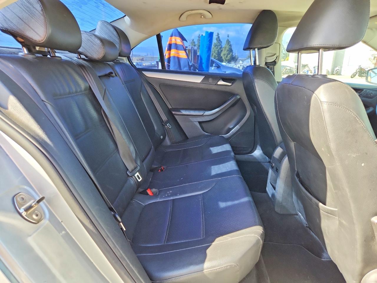 2013 VOLKSWAGEN JETTA SE photo 28