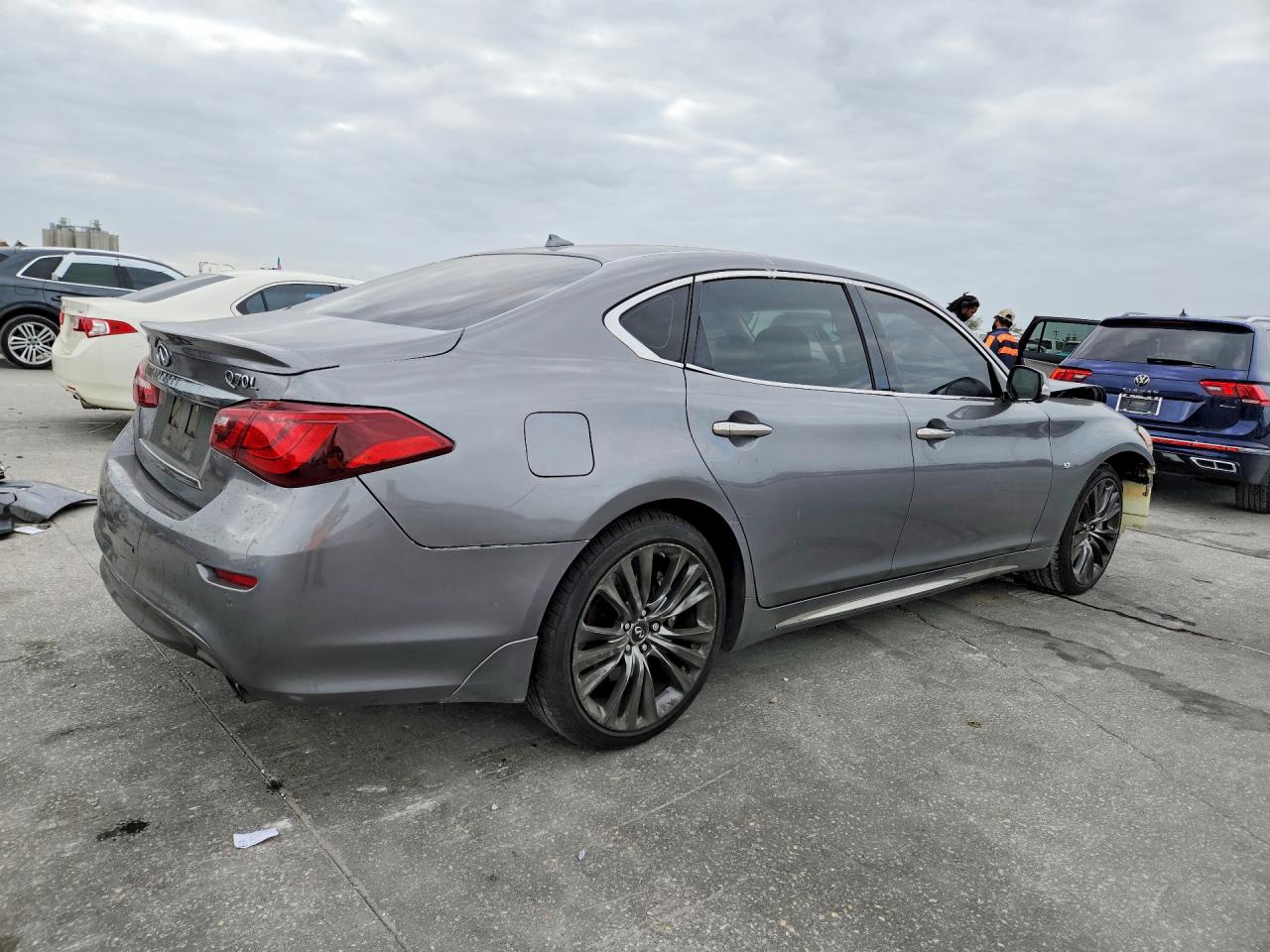 2018 INFINITI Q70L 3.7 LUXE photo 3