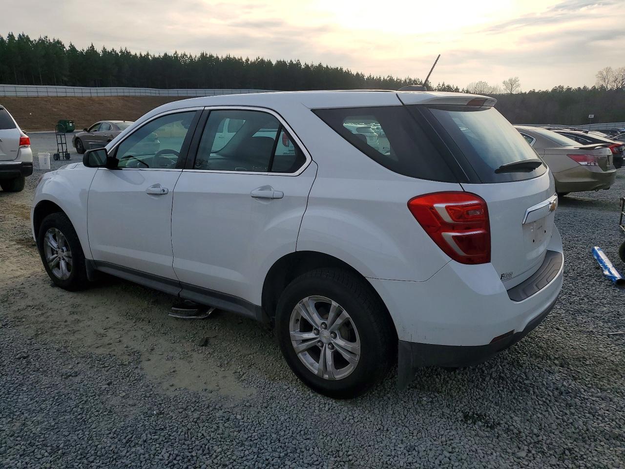 2016 CHEVROLET EQUINOX LS photo 3