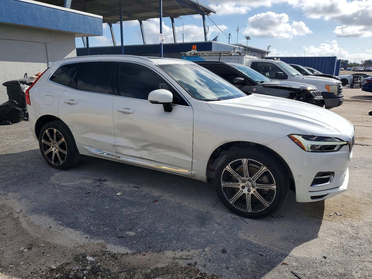 2019 VOLVO XC60 T8 INSCRIPTION photo 4