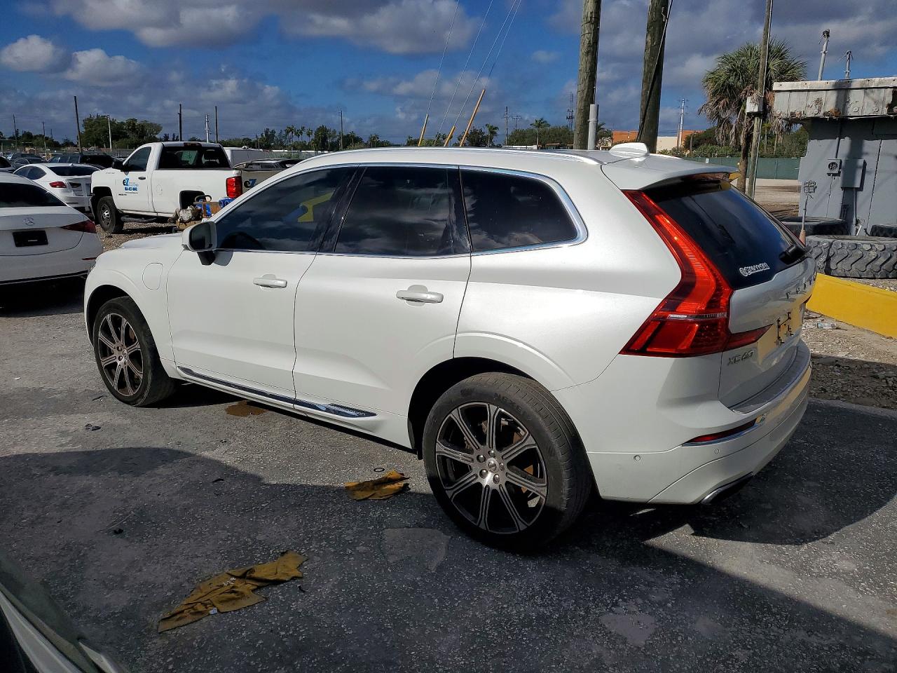 2019 VOLVO XC60 T8 INSCRIPTION photo 2