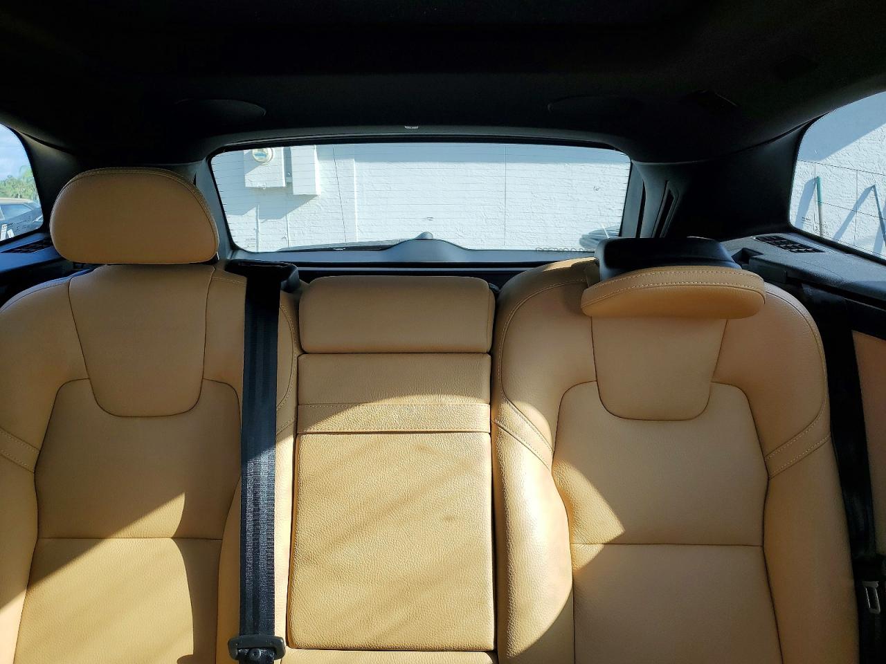 2019 VOLVO XC60 T8 INSCRIPTION photo 10