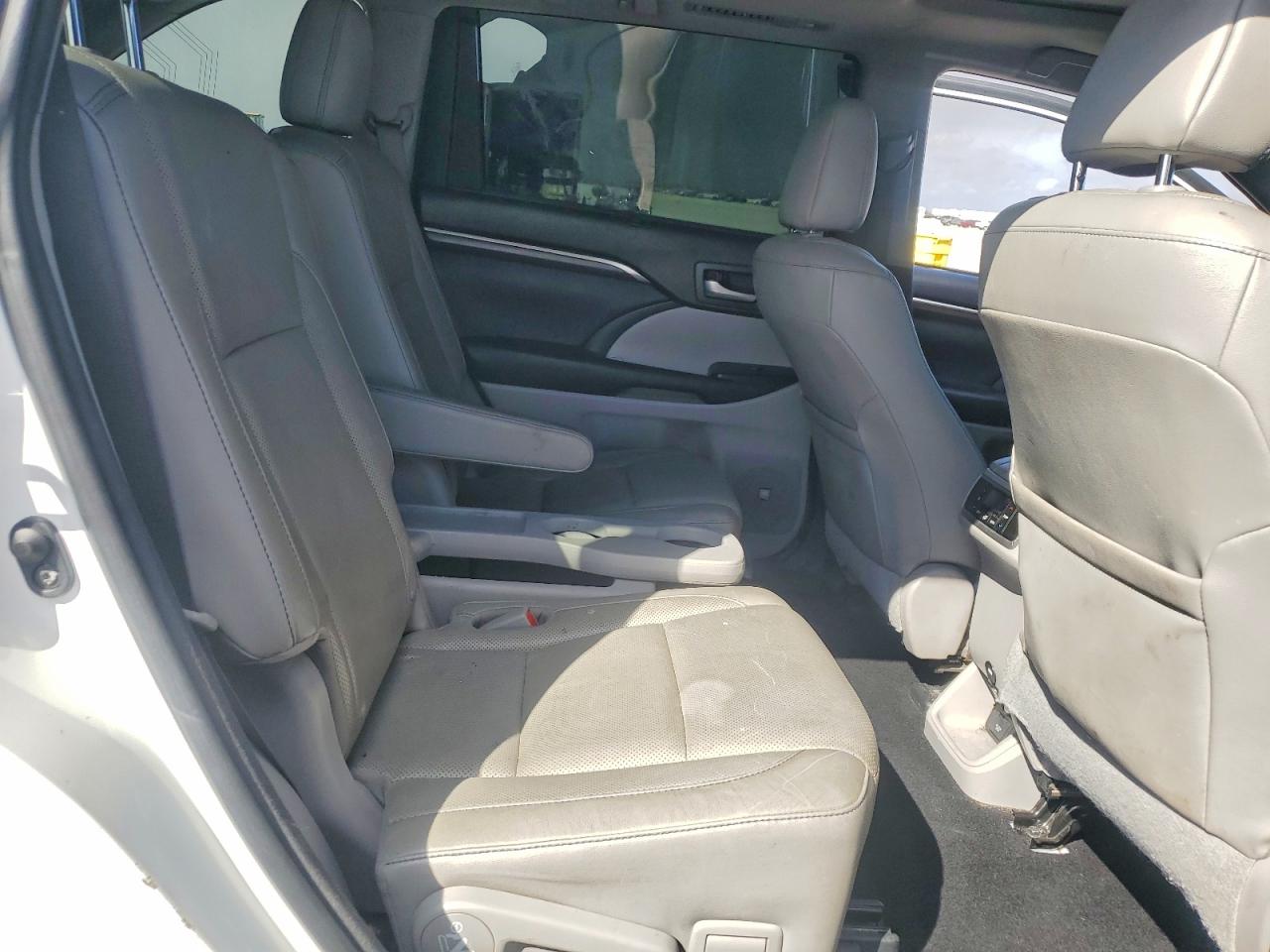 2016 TOYOTA HIGHLANDER LIMITED photo 11