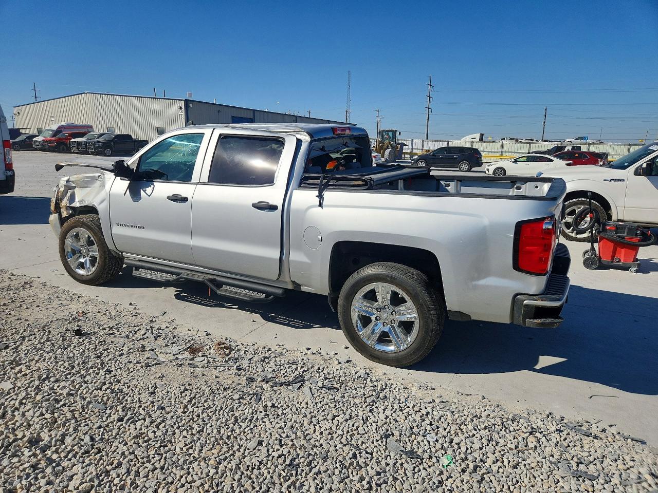 2018 CHEVROLET SILVERADO C1500 CUSTOM photo 3