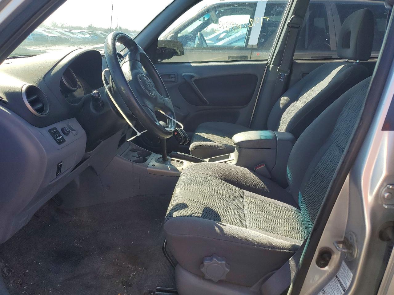 2002 TOYOTA RAV4 BASE photo 13