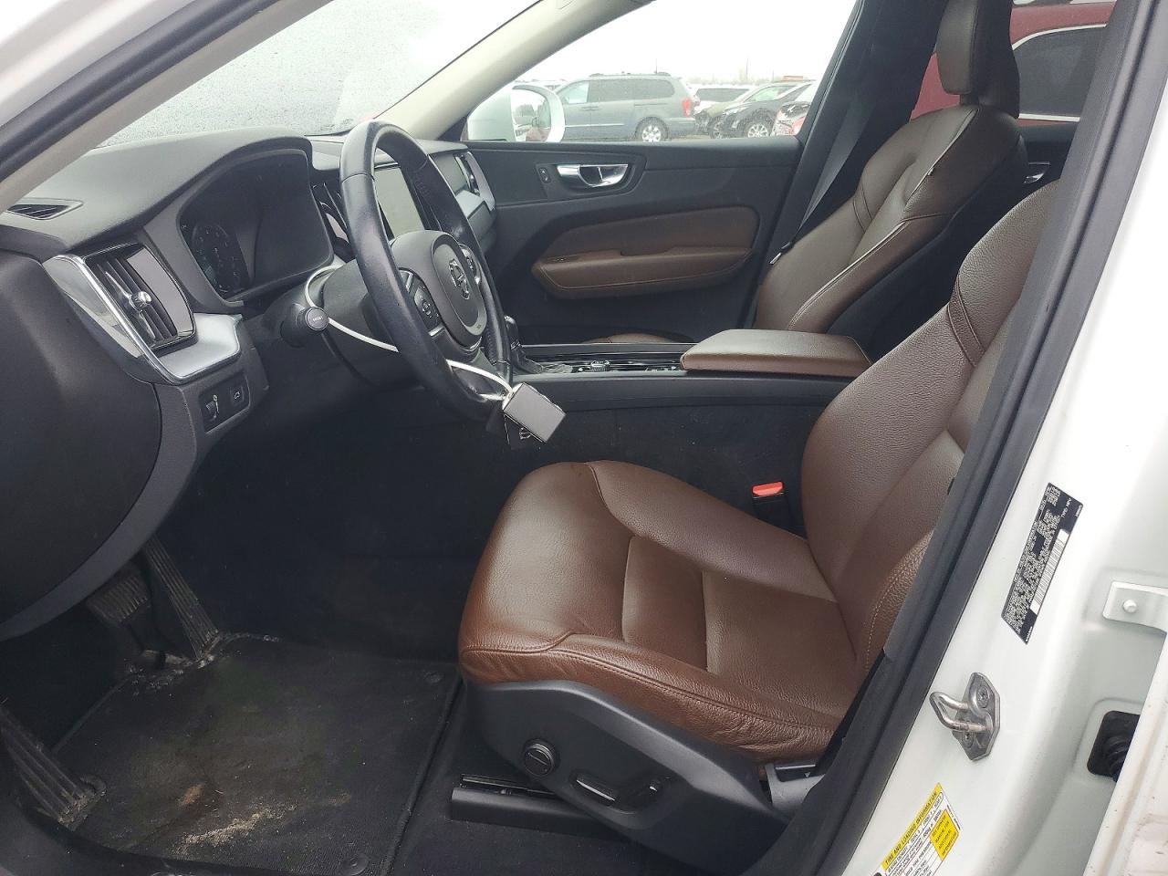 2020 VOLVO XC60 T6 MOMENTUM photo 7