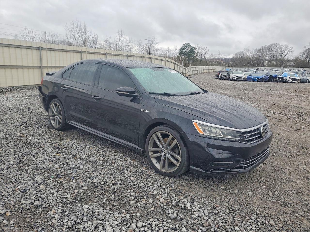 2018 VOLKSWAGEN PASSAT photo 4