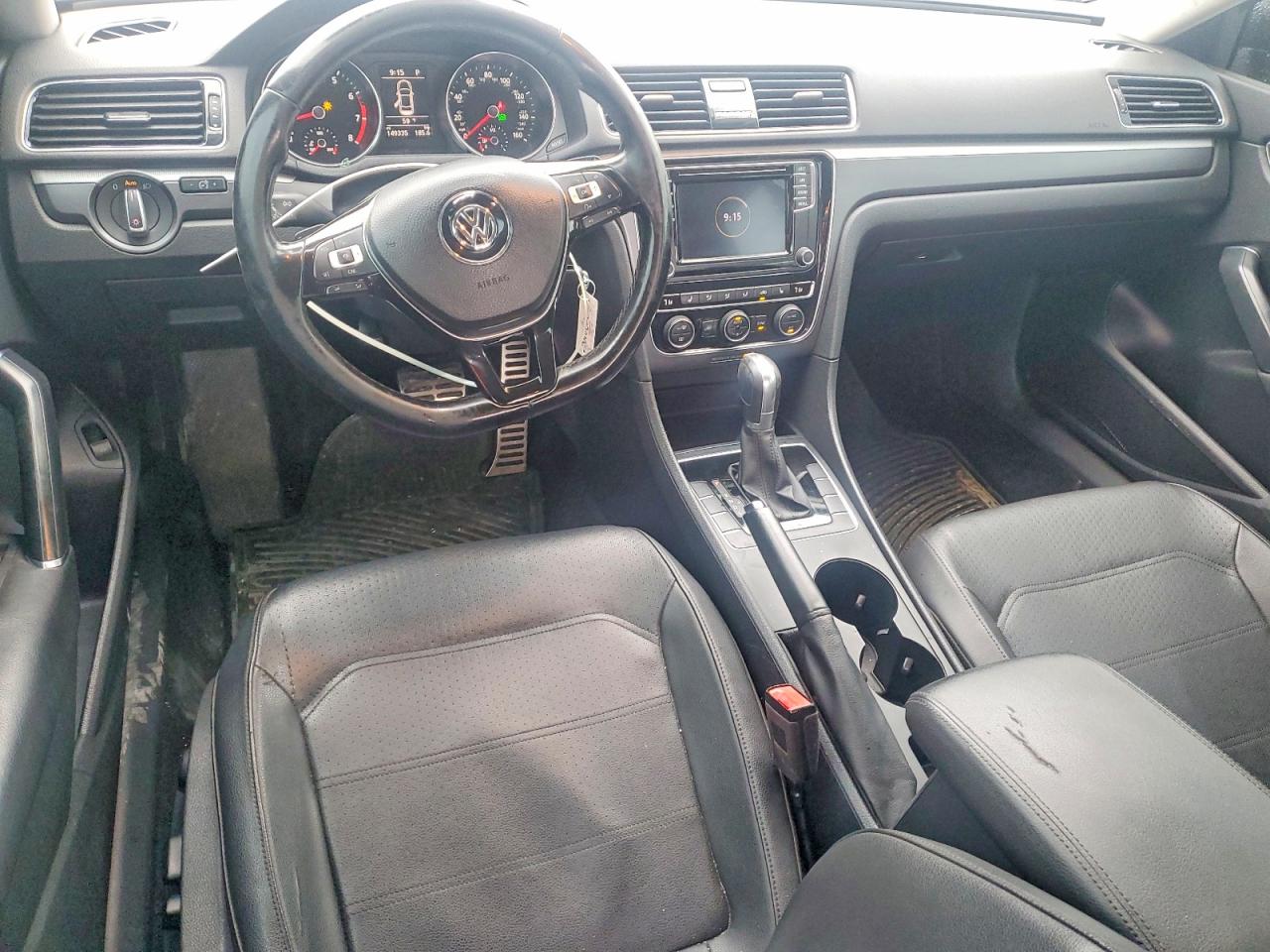 2018 VOLKSWAGEN PASSAT photo 8